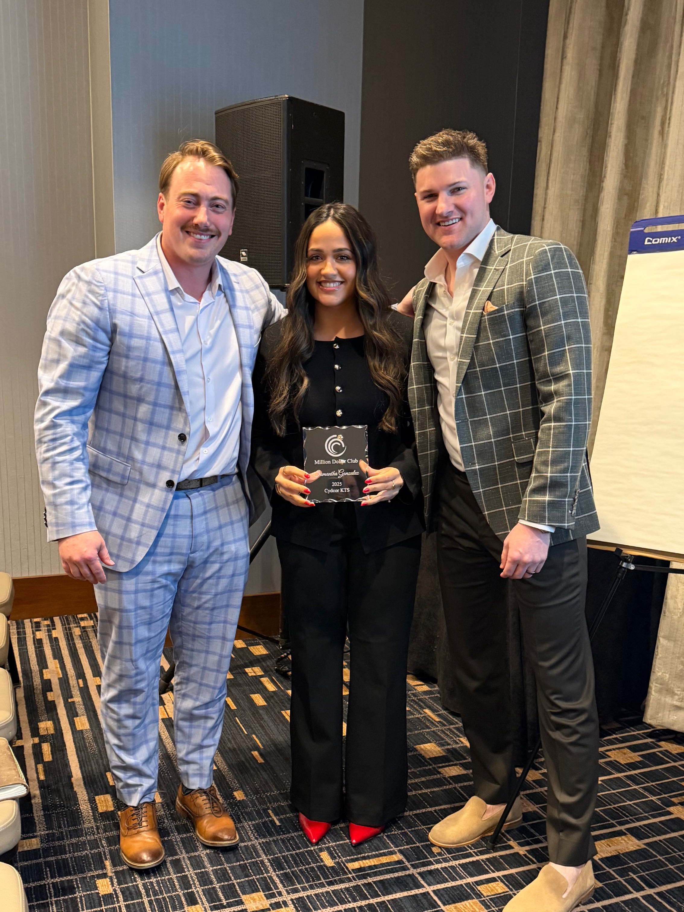 Horizon leaders receiving industry award